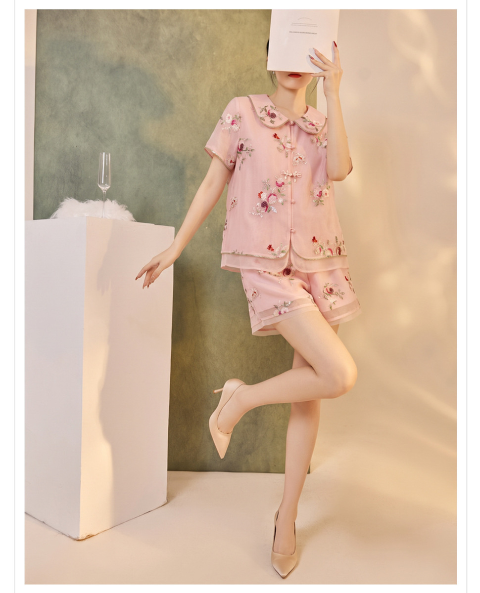 Bộ áo sơ mi không tay thêu họa tiết hoa và quần short dài, phong cách retro nghệ thuật — Quần short thêu hạt (giao hàng trong 7 ngày), Quần short thêu hạt (giao hàng trong ngày), Áo thêu hạt (giao hàng trong 7 ngày), Áo thêu hạt (giao hàng trong ngày)