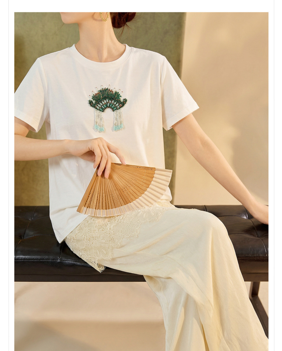 Áo thun nữ tay ngắn cổ tròn thêu tay họa tiết hình học phong cách retro — Mão phượng trắng/xanh lá