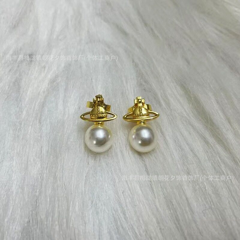 黄金の白いビーズ