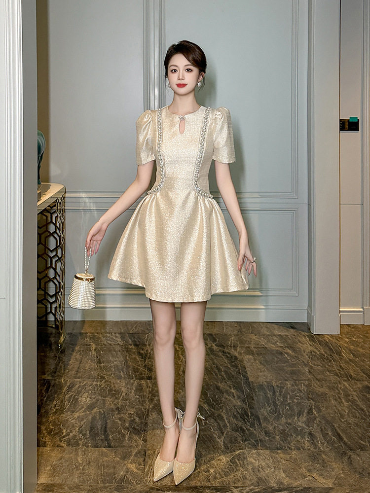 Đầm suông nữ midi cổ tròn tay bồng phong cách Chanel — [Đen], [Champagne]