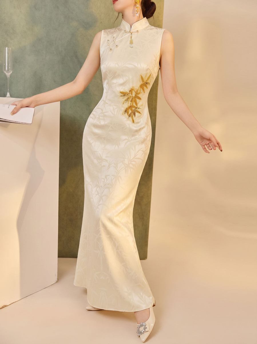 Đầm dài dáng ôm cổ đứng họa tiết hoa vải jacquard — Màu be