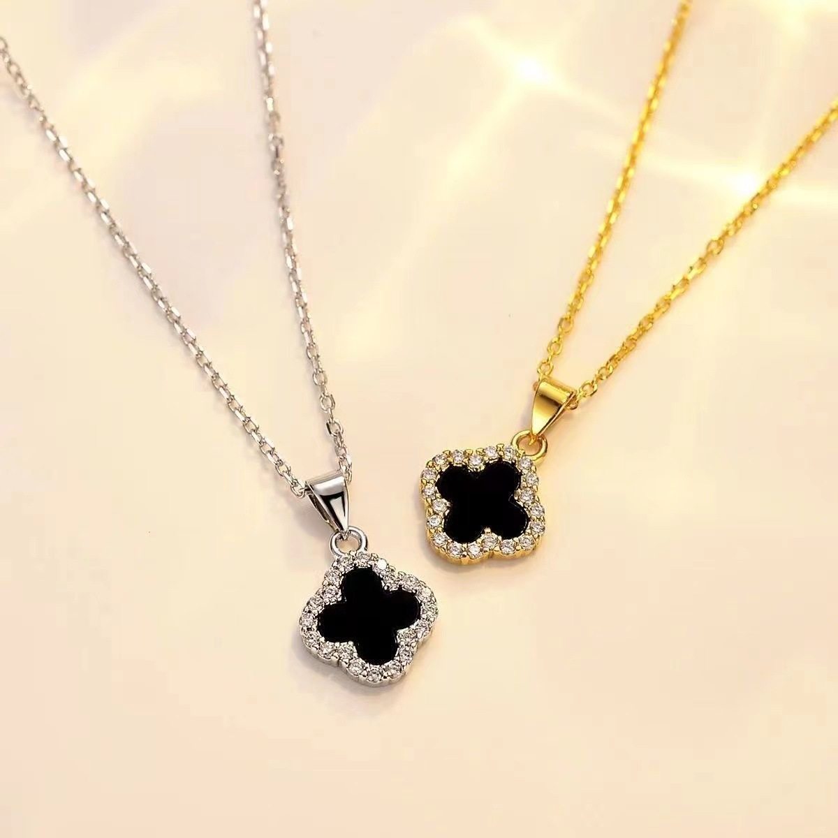 Double-sided Clover titanium steel necklace light luxury clavicle chain with simple same style ear studs factory direct sales large quantity Congyou