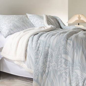 Light Luxury Carved Milk Velvet Blanket Thickeneded! Winter Three-Layer Blanket Office Nap Blanket Quilt Sofa Cover Blanket