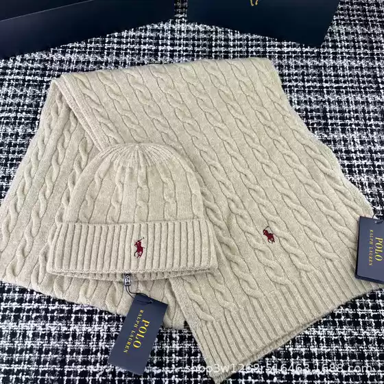 Fashion Winter New Couple Classic Pony Embroidered Twist with Wool Retro British Scarf Hat Two-piece Set