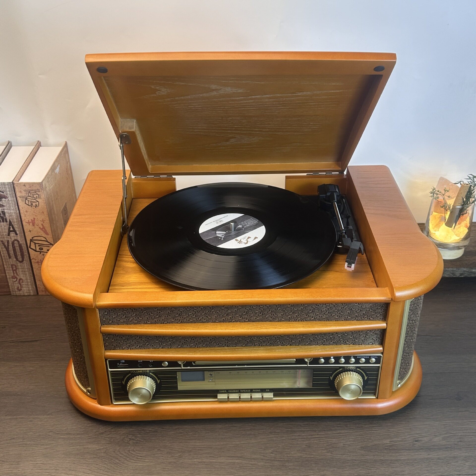 Retro Multifunctional Vinyl Record Player Wooden CD Player Bluetooth Retro FM Radio Integrated Tape Player Ornaments