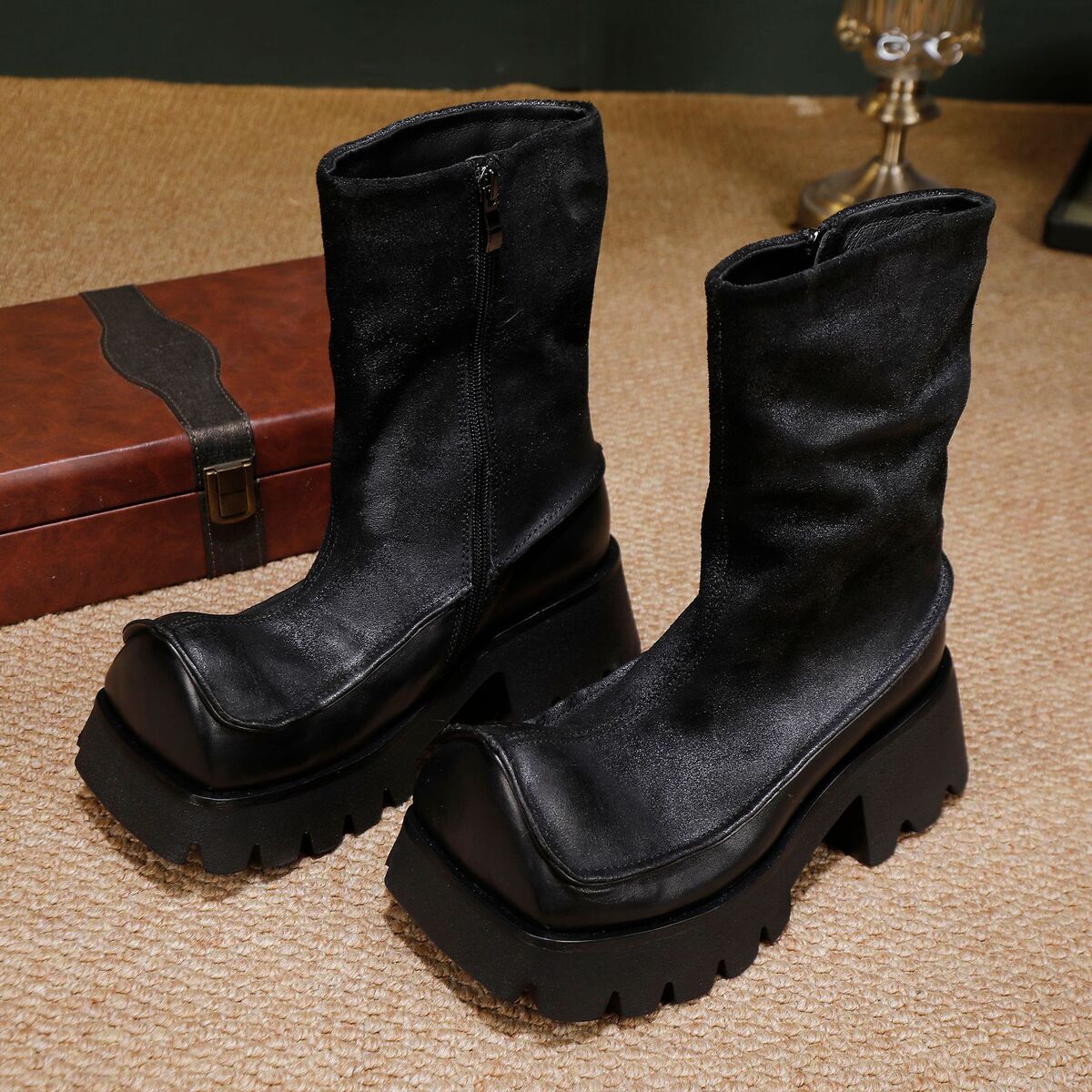 Boot nữ cổ trung da bò thật phối khóa kéo bên hông, thiết kế cá tính phong cách hiện đại — đen, màu cà phê