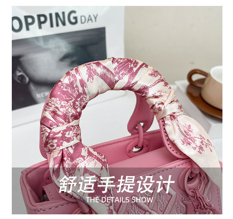 High-end Light Luxury Bag Women's New Style Elegant All-match Heavy Industry Embroidered Daofei Bag Crossbody Portable Small Square Bag 6 O1CN0197kCAF1a0nNXq6wJz !!2218817593268 0 cib
