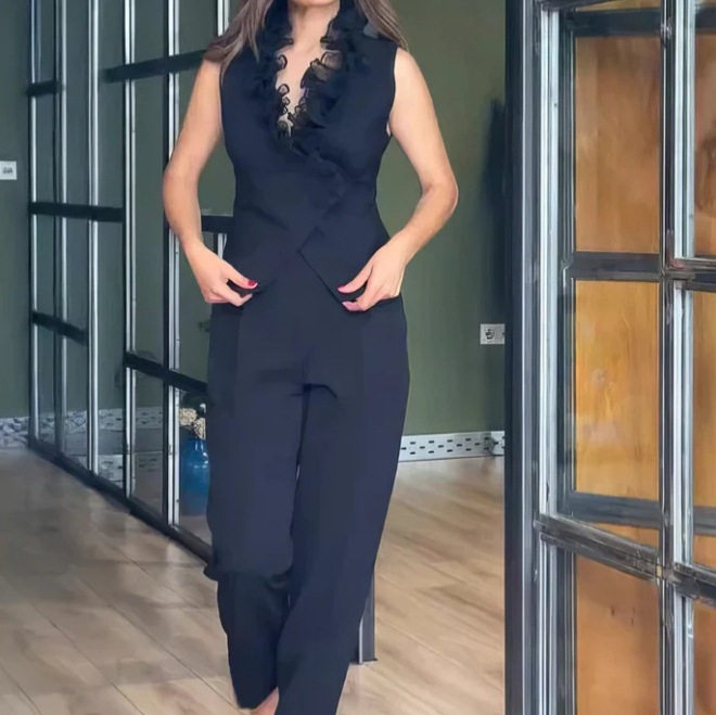Womens Floral Sleeveless Top and Casual Pants Set Autumn Collection Stylish and Comfortable for Everyday Wear