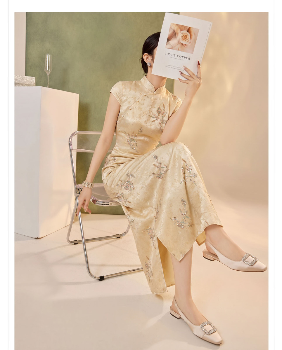 Đầm dài cổ đứng thêu cườm họa tiết hoa dáng ôm tay ngắn — Màu be