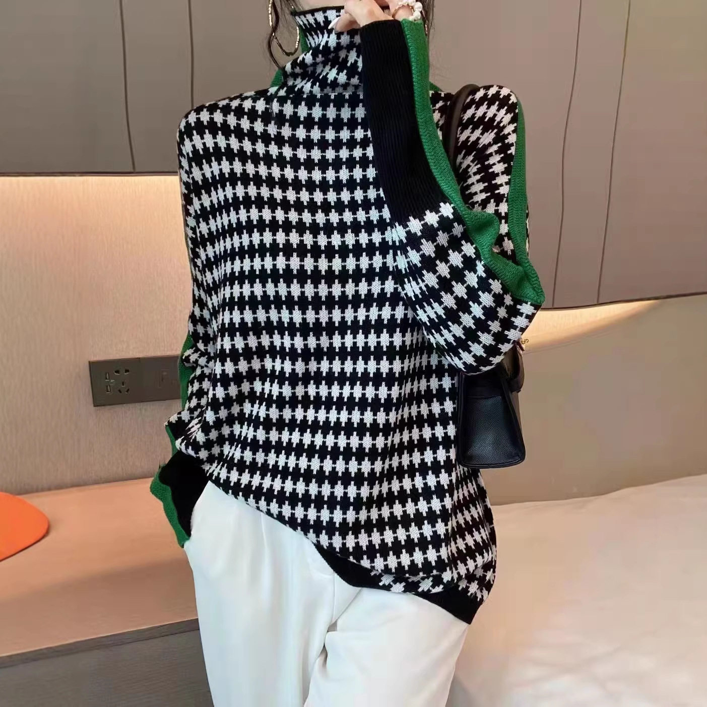 2021秋冬新款不起球洋气好看的棋盘格字母中高领套头针织衫毛衣女
