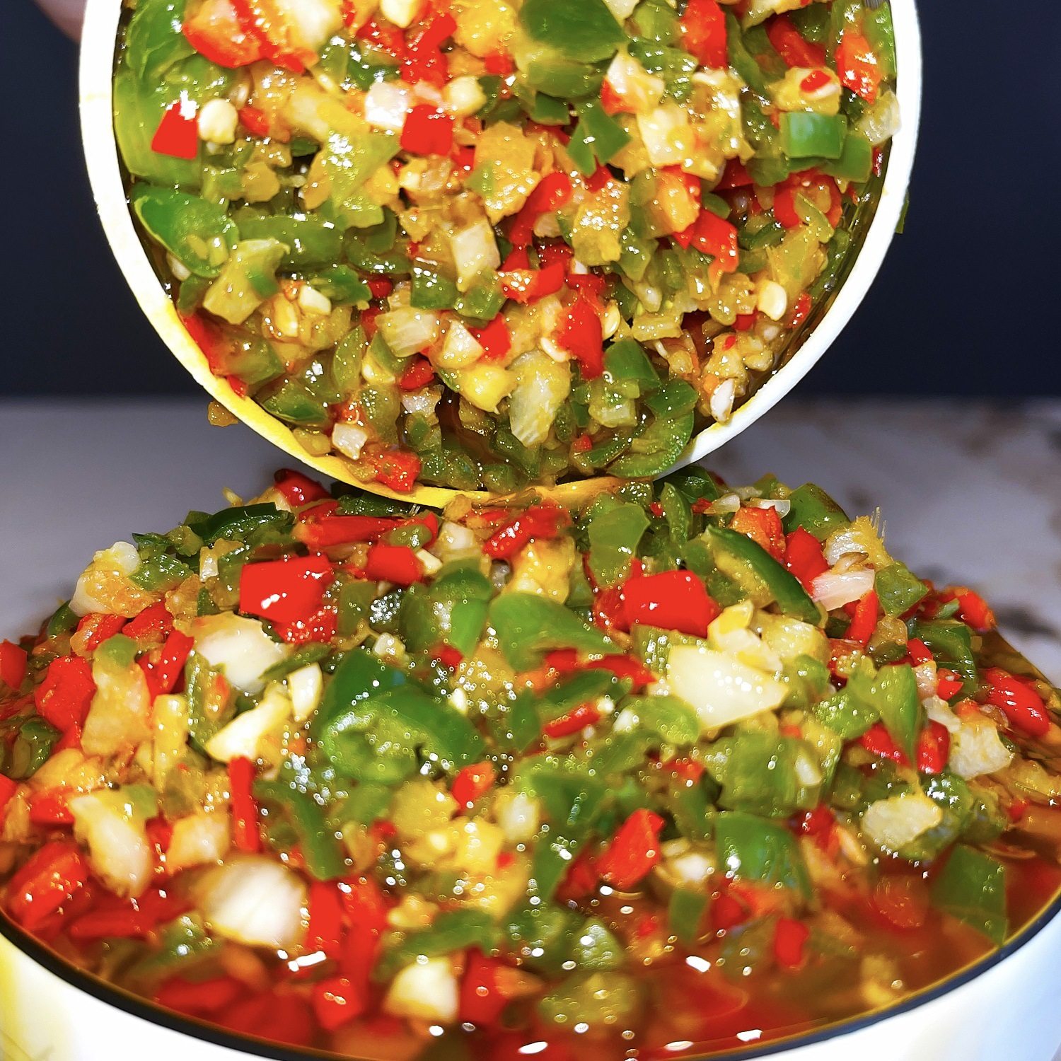 Factory wholesale one-piece delivery Hunan specialty farm handmade double pepper garlic sauce two-color colored pepper sauce chopped pepper sauce