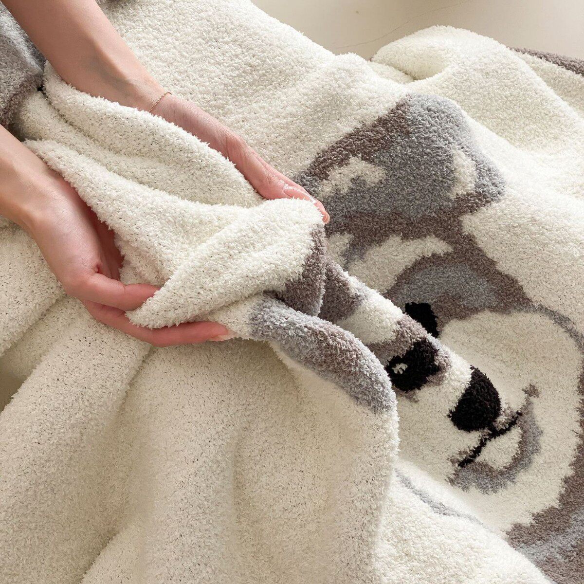 Super soft half velvet cartoon dog blanket yarn-dyed jacquard office warm nap blanket bedroom sofa blanket four seasons