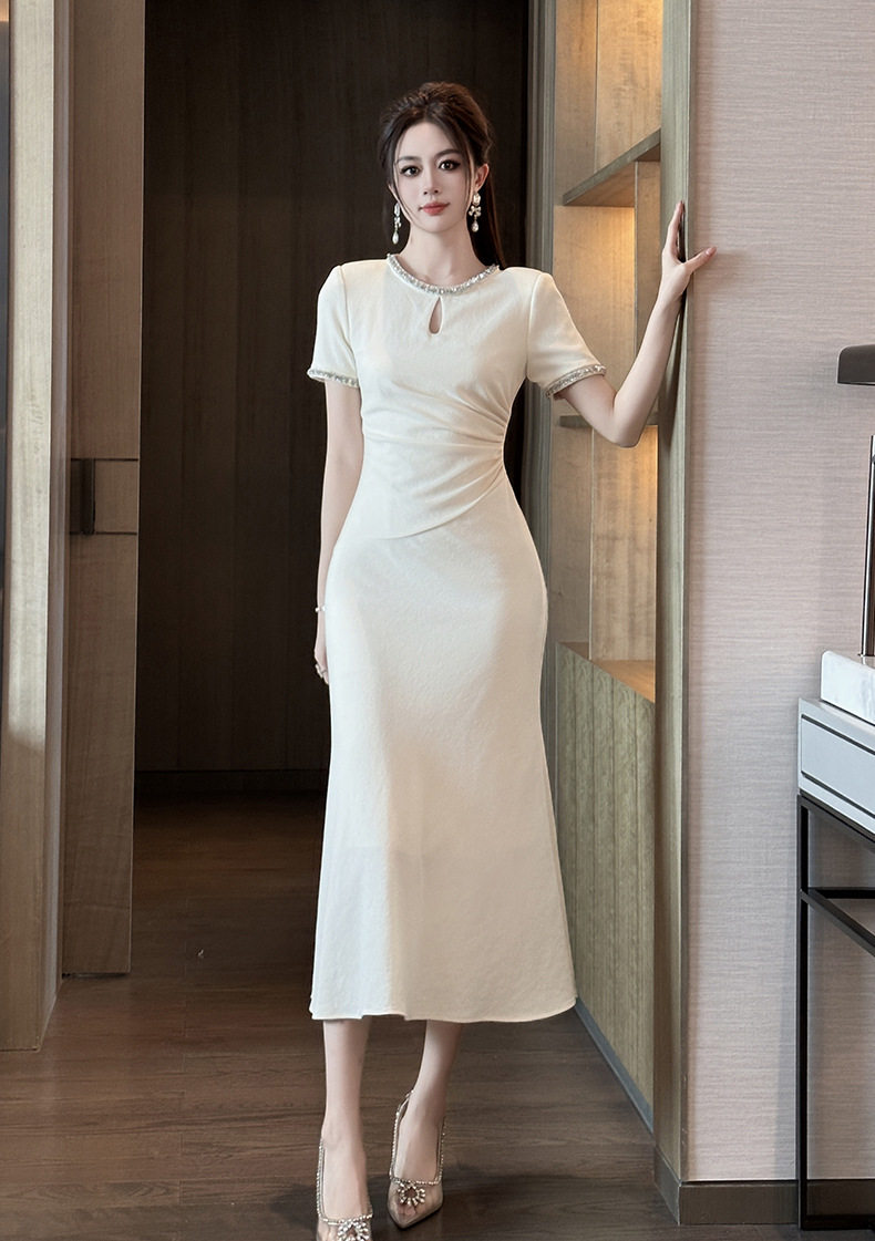 Đầm dự tiệc trắng tay ngắn cổ tròn chất liệu polyester phối visco, form ôm body, thiết kế nhăn tinh tế, phù hợp mùa hè 2025 — [Màu hồng đào] chi tiết 7