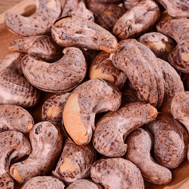 Large Purple-Skinned Cashew Nuts with Salted Flavor, Crispy Wholesale Local Specialty Cashew Nuts, Roasted Seeds and Nuts Snacks in Bulk