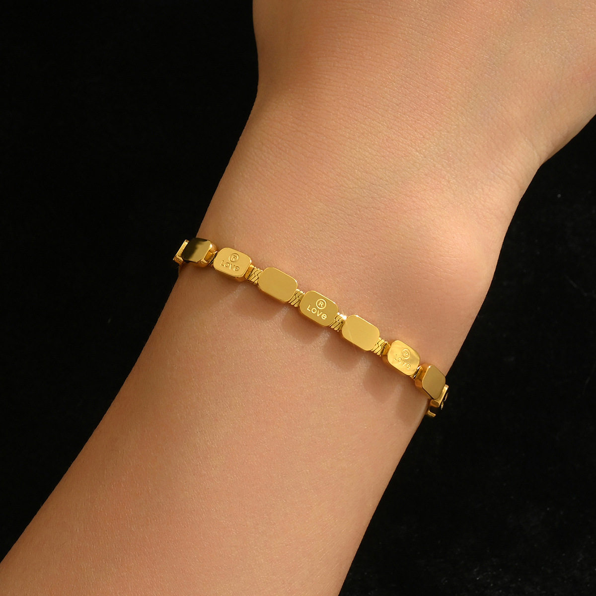 欧美热卖时尚不锈钢金色手镯不易褪色18K不锈钢首饰gold bangles