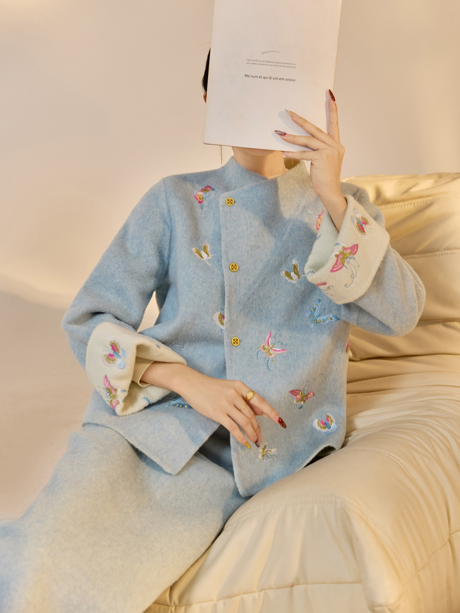 Bộ đầm nữ hai mảnh áo khoác len dạ hai mặt thêu họa tiết kèm chân váy midi chữ A — Chân váy len (giao hàng trong 7 ngày), Áo khoác hai mặt (giao hàng trong 7 ngày), Áo khoác hai mặt (giao hàng trong ngày)