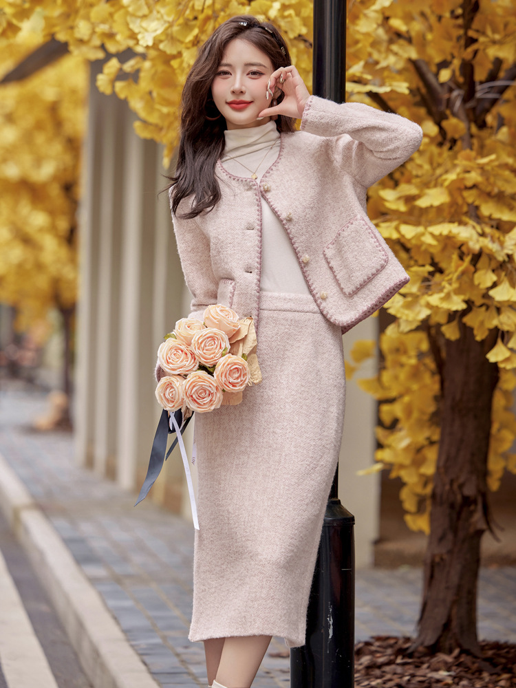 (Mới) Mã B5086 Giá 2170K: Áo Khoác Nữ Hatdng Dài Tay Cả Bộ 2 Món Hàng Mùa Xuân Thu Đông Thêu Họa Tiết Hoa Thời Trang Nữ Chất Liệu G05 Sản Phẩm Mới, (Miễn Phí Vận Chuyển Toàn Quốc).