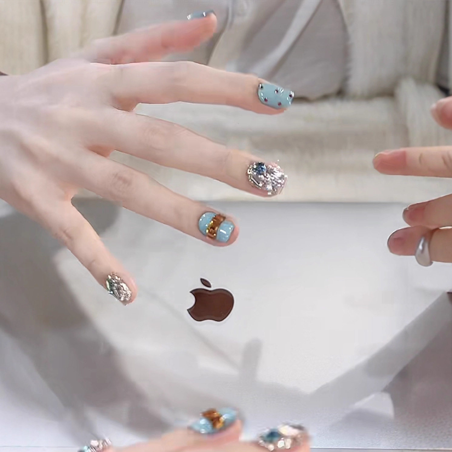 [Tiffany Blue] Autumn and Winter Pure Handmade Wearable Nails Blue Diamond High-End Whitening Pure Handmade Elegant Manicure