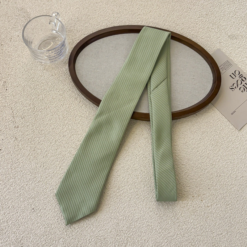 ライトビーングリーンのスラッシュスペーサー細線ネクタイ - 約155cm