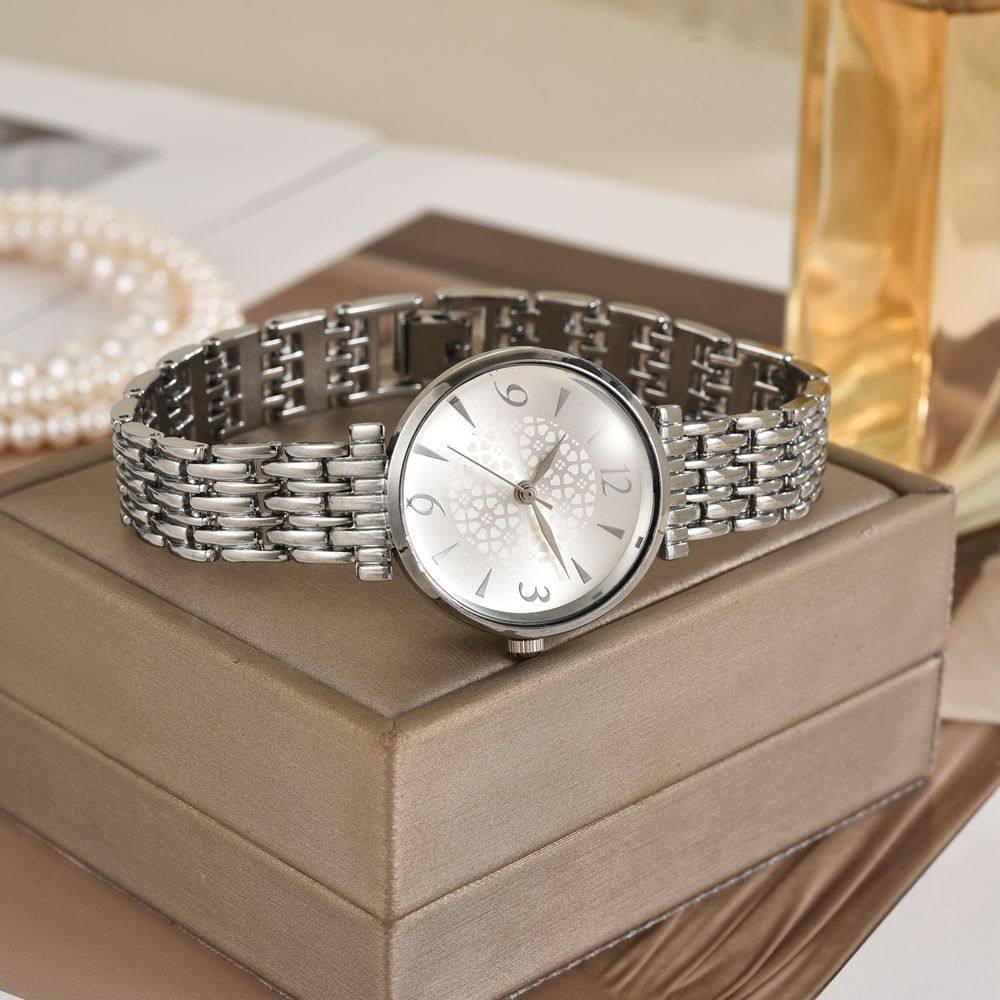 European and American Style Casual Temperament Steel Band Quartz Women's Watch Fashion Digital Surface Alloy Wrist Watch Women's Bracelet Watch Women