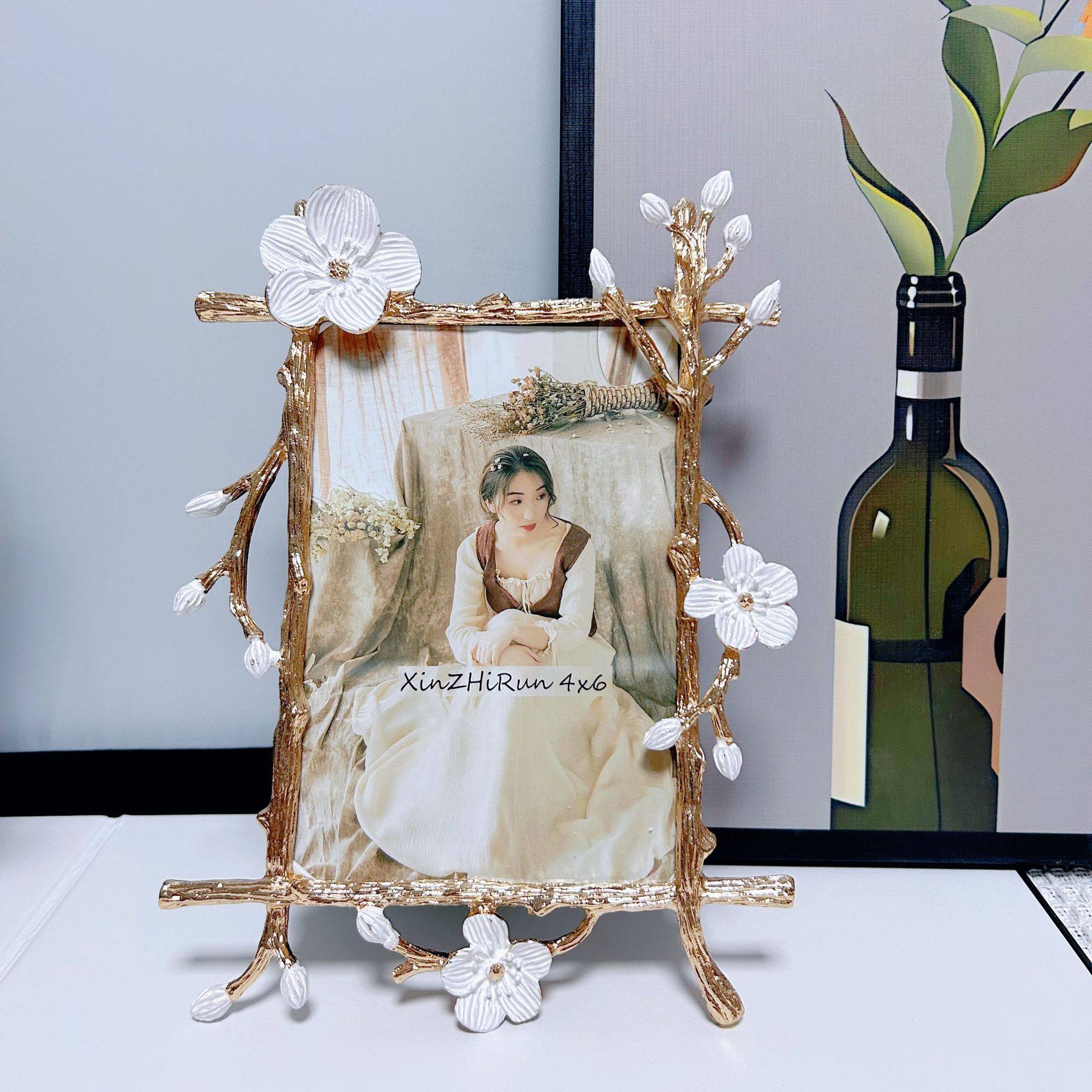 European Scandinavian Retro Golden Modern Simple Accessible Luxury Enamel Picture Frame Creative Metal Photo Frame Table Exquisite 67