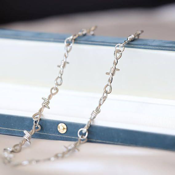 Cross-border creative Gothic Love drop blood pendant bleeding heart-shaped necklace drop blood Thorn heart-shaped pendant necklace