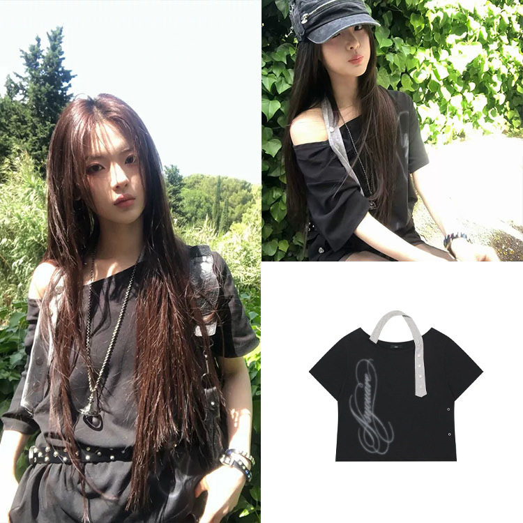 Fan Sun·Xh เสื้อยืดแขนสั้นคอปาด พิมพ์ตัวอักษร สไตล์เกาหลี แบบเดียวกับหยางเฉาเยว่ ทรงหลวม ใส่ช่วงฤดูร้อน แฟชั่นดองแดมุน รุ่นใหม่