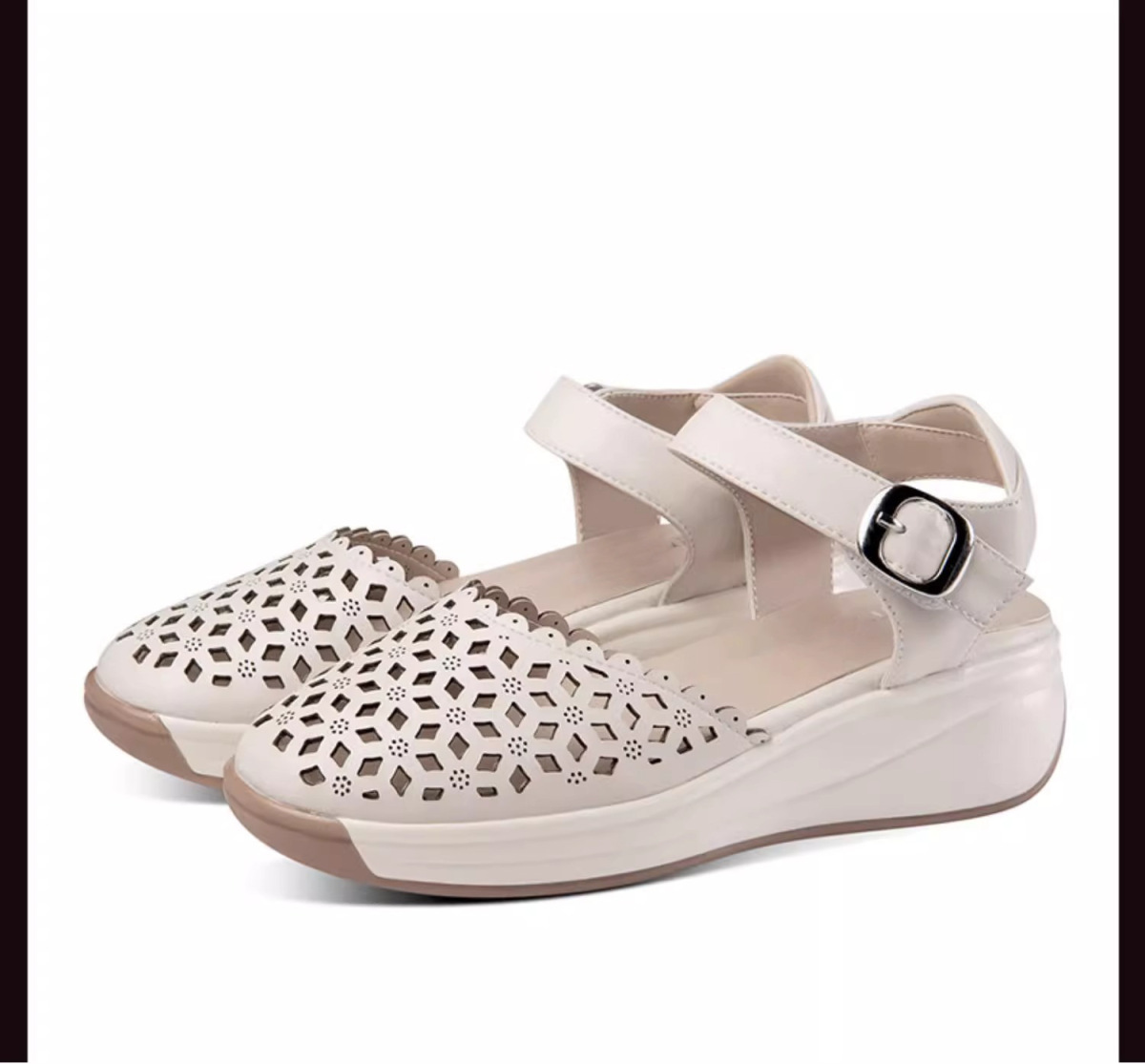 Sandal nữ quai ngang mũi tròn đế xuồng, thiết kế khoét lỗ thoáng mát, phối màu trắng be thanh lịch — Màu trắng be