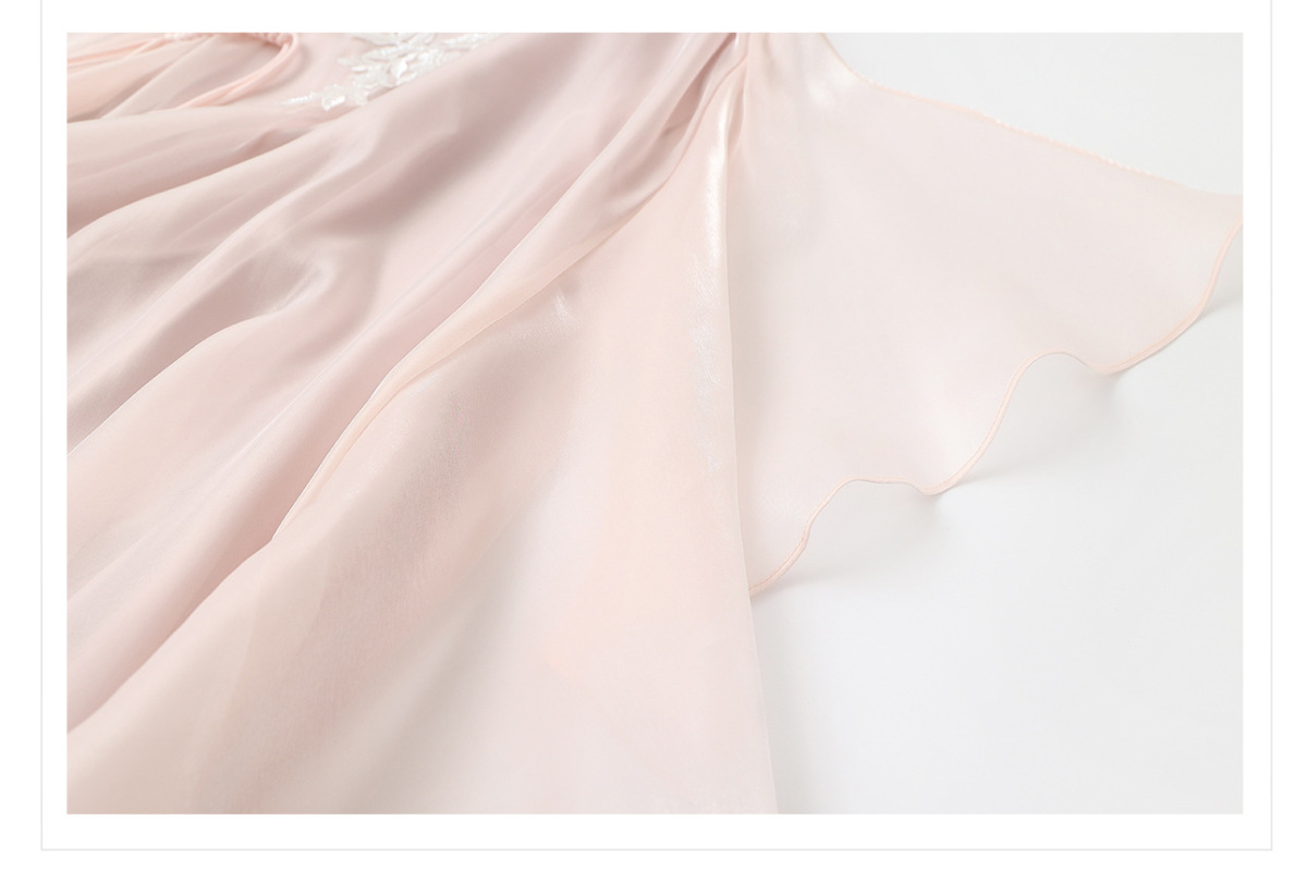 Đầm dài cổ đứng thêu hoa nhẹ nhàng thanh lịch M5114 — Bột tuyết Sakura (Giao hàng ngay hôm nay), Bột Yingxue (giao hàng 7 ngày)