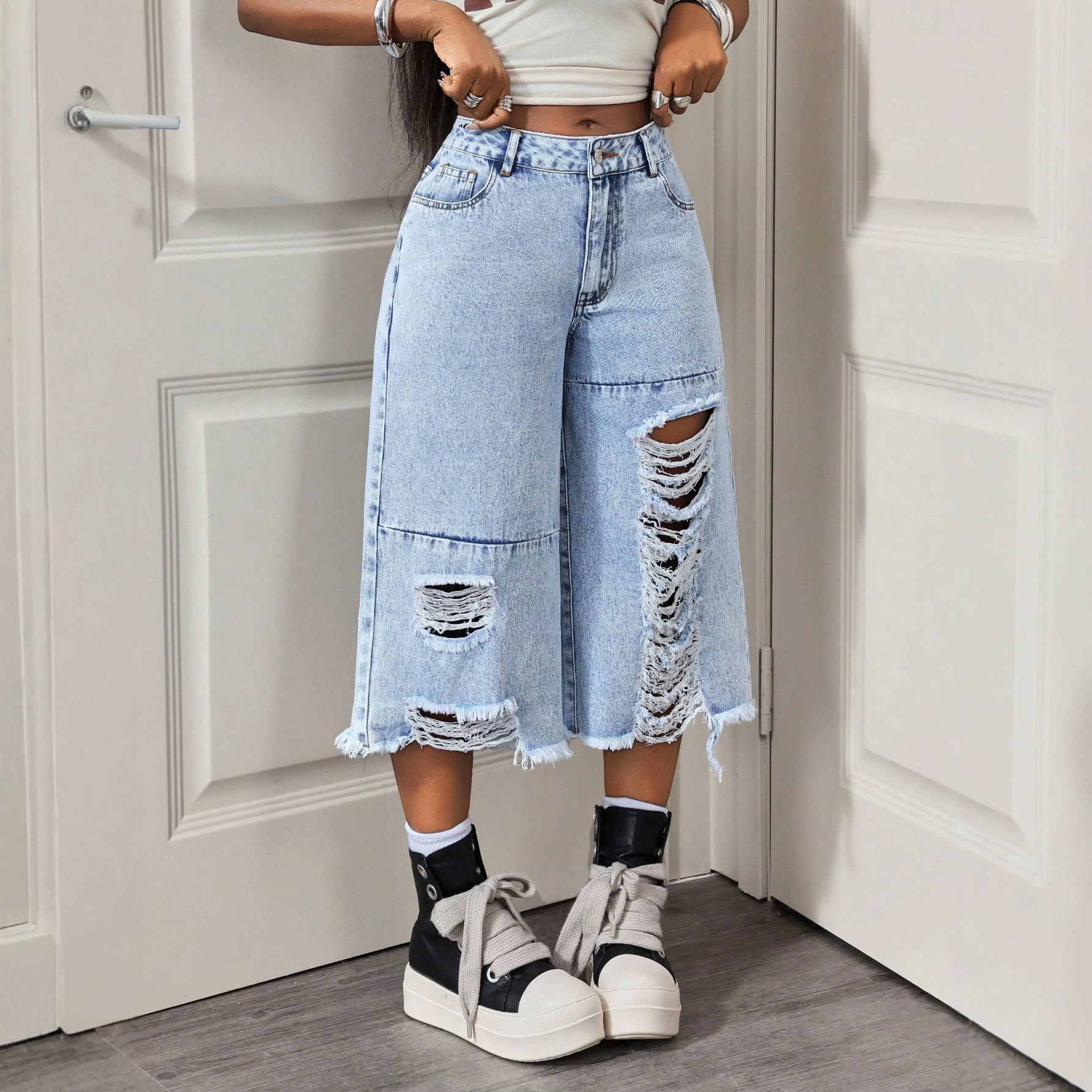 Casual Womens Denim Capris Summer Style Trendy Fit Comfortable Fabric Ready to Ship Low MOQ