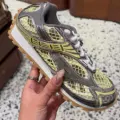 Light yellow gray [original label and original box top version]
