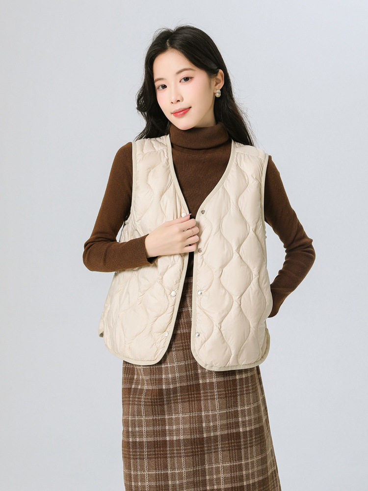 New Standard 90 Fleece V-neck Inner Ware Shoulder Lightweight Down Vest Women's Winter New Gourd Pattern Collarless Cloud Inner Ware