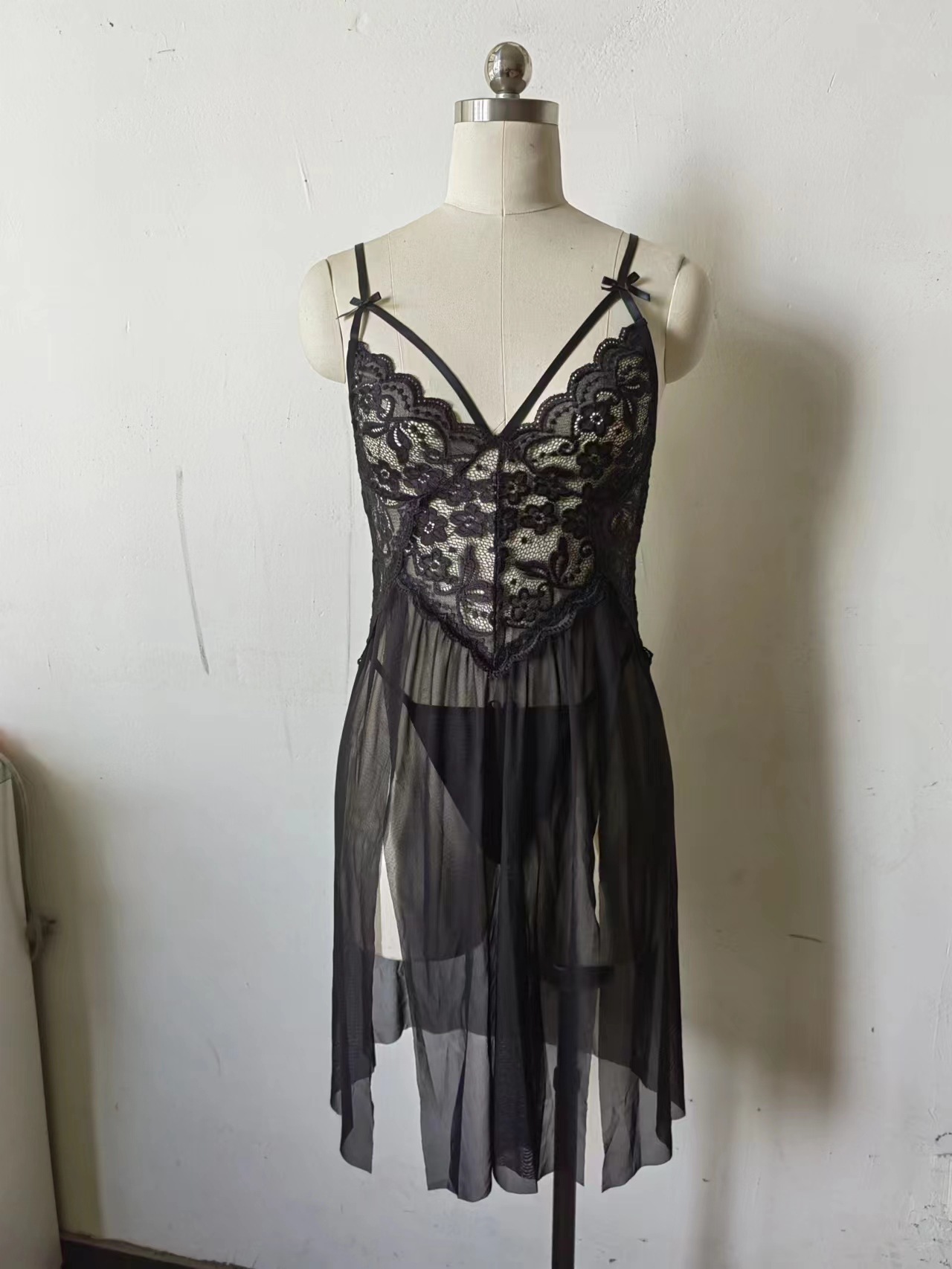 欧美情趣内衣批发女士性感蕾丝网纱拼接吊带开叉露乳长裙睡裙