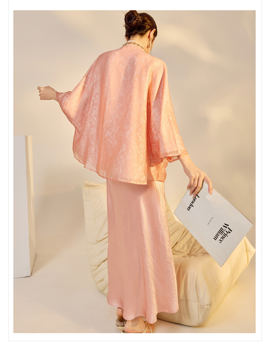 Áo khoác cardigan nữ dáng rộng thêu đính cườm chất liệu tencel phong cách nhẹ nhàng — mơ