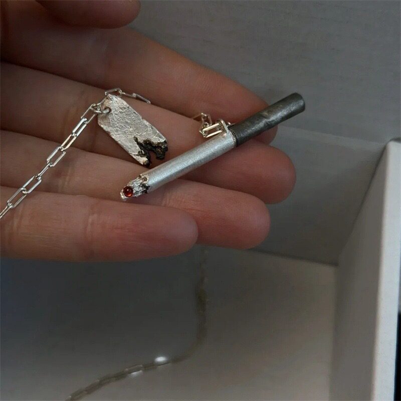 Moge Cross-Border Hot-Selling Cool Style Lit Cigarette Elegant Ladies Pendant Necklace Diamond Two-Color Clavicle Chain