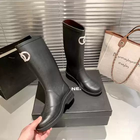 Chanel-style women's rain boots for outdoor wear, mid-calf boots 2026, round-toe riding boots, thick-soled high-tube waterproof and non-slip rain boots, long boots