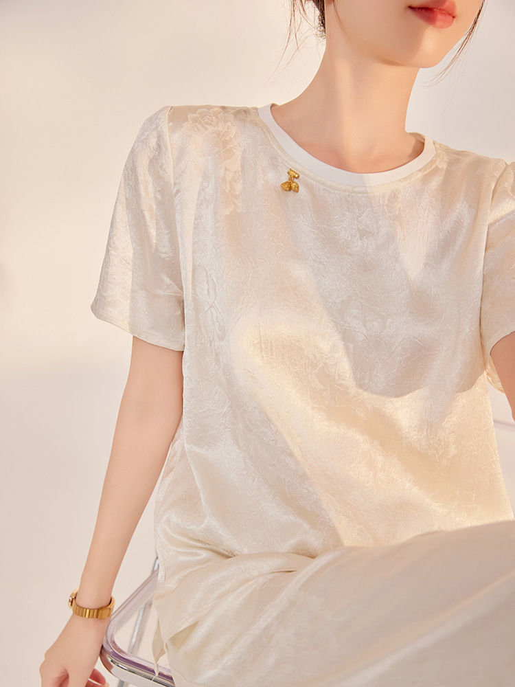 Áo sơ mi nữ cổ tròn tay ngắn dáng suông thêu hoa văn cây cỏ — Bột củ sen (giao hàng trong ngày), Jade White (Giao hàng ngay hôm nay), Jade White (Giao hàng trong 7 ngày), Vàng đen (Giao hàng ngay hôm nay)