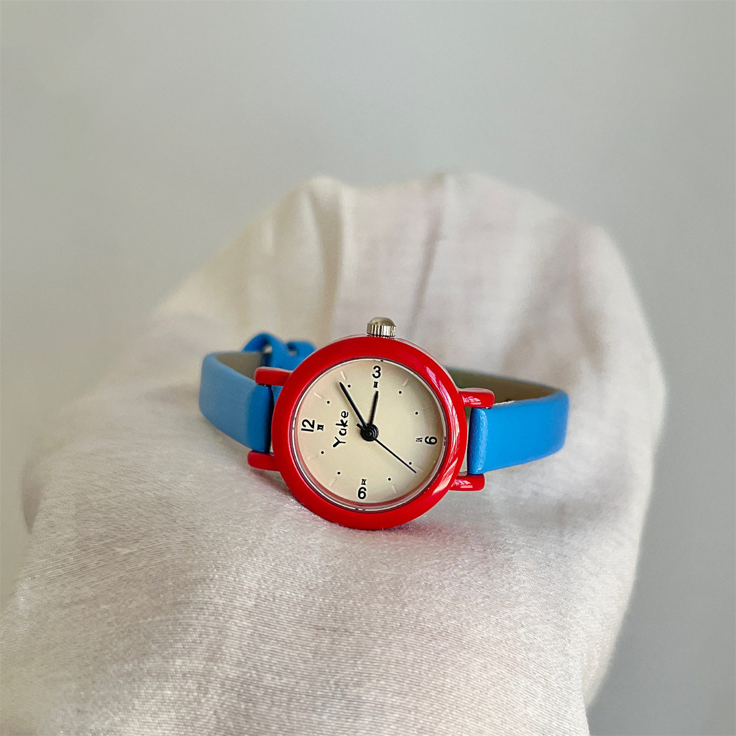 Dopamine Contrasting Color Watch for Women, Student Niche, High-Looking Digital Scale, Round Small Dial, Women's Watch