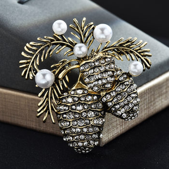 Factory Wholesale Vintage Pine Nut Brooches for Women Plant Party Casual Office Clothing Accessories Badge
