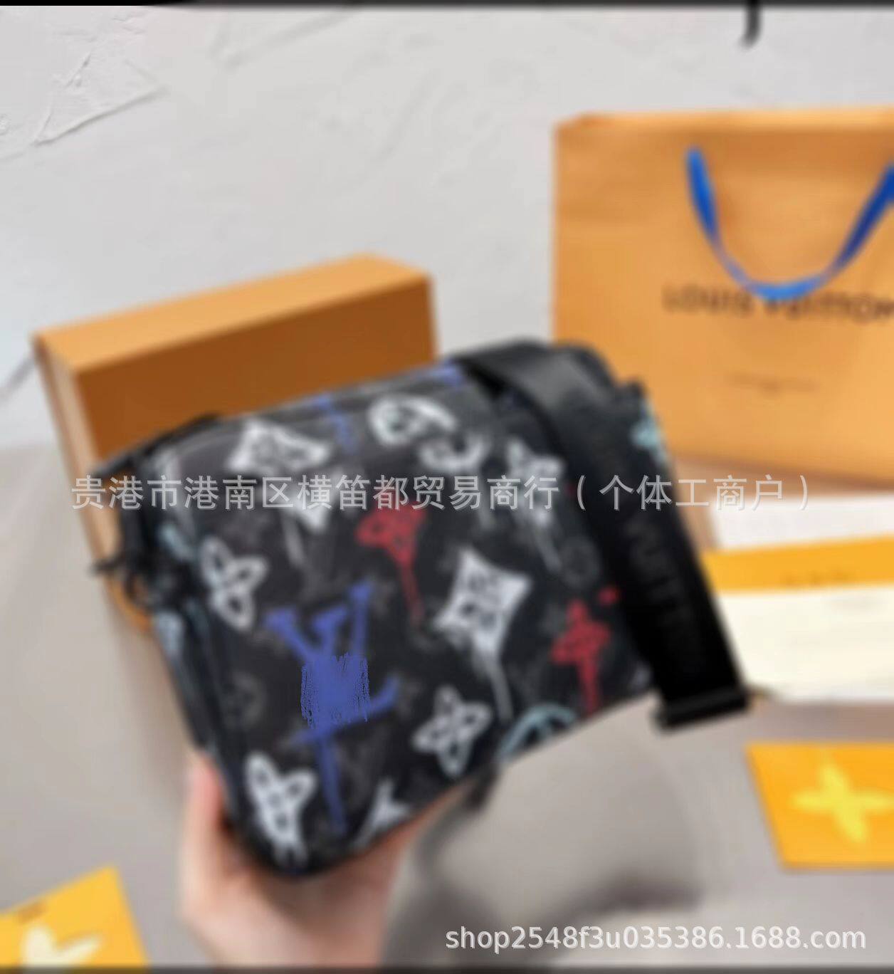 クールなマルチカラーのスリーインワン