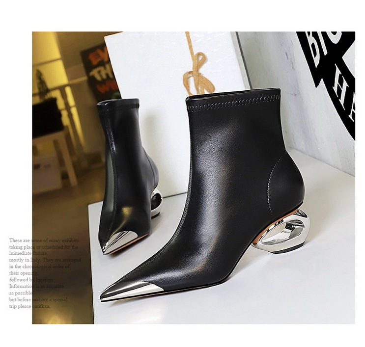 Boot nữ cổ thấp mũi nhọn gót kim loại rỗng phong cách dự tiệc — Màu bạc, Màu vàng