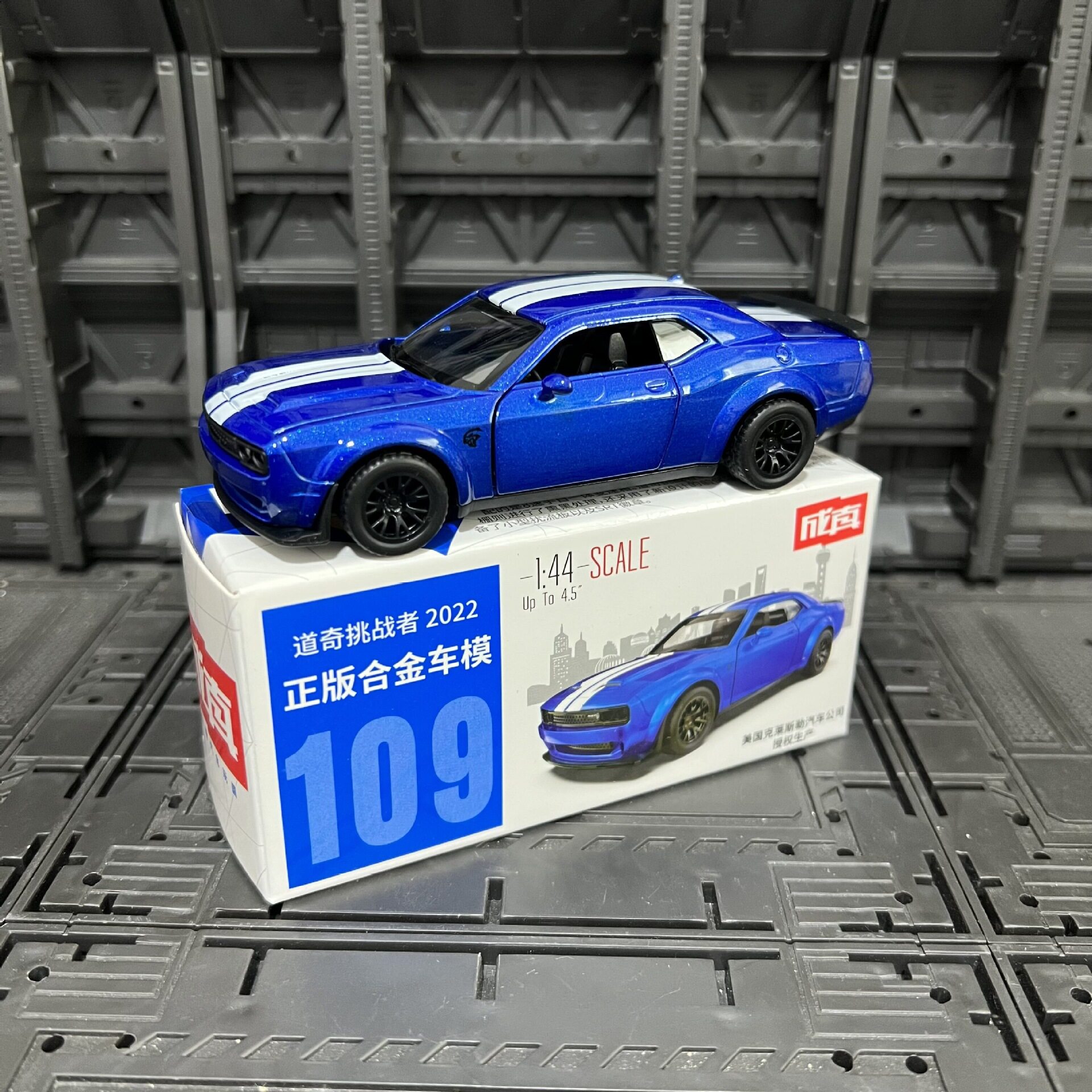 正版成真合金车小汽车模型车子可开门儿童男孩回力车玩具乳白色