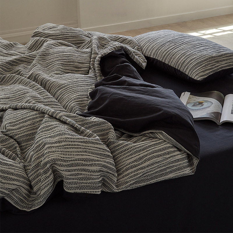 Minimalist charming style ~ Japanese-style black cotton four-piece cotton bed & breakfast naked sleeping bed sheet quilt cover bedding