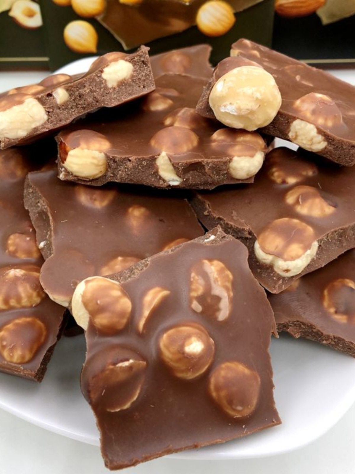 Imported Russian Victory Mixed Nuts Whole Hazelnut Kernels Dark Chocolate Milk Almond Dried Sandwich Snacks