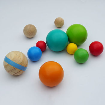 Solid wooden goal ball game 7cm solid wooden ball large ball DIY hand-painted solid wood toy ornaments with different diameters