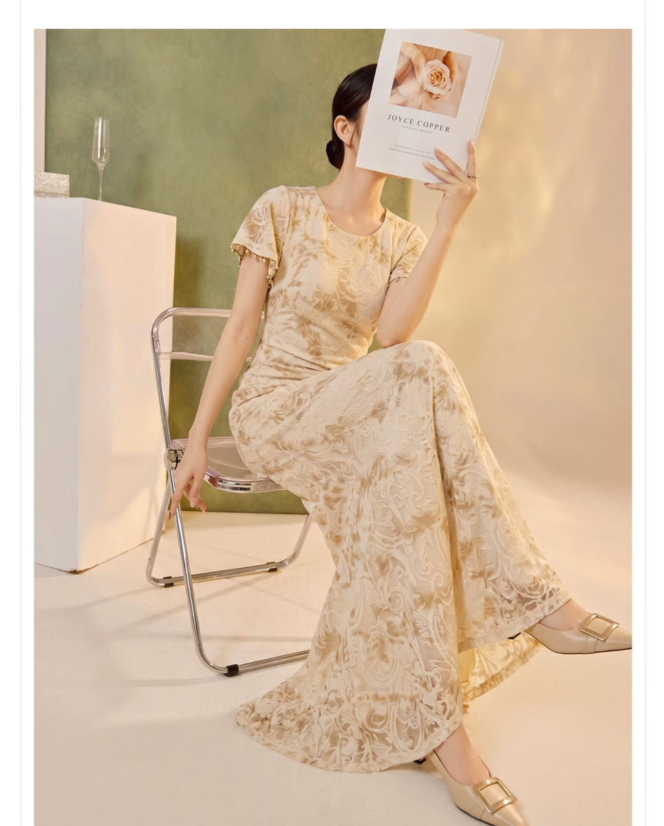 Đầm dài nữ dáng ôm đuôi cá cổ tròn tay ngắn họa tiết hoa — Vàng mơ