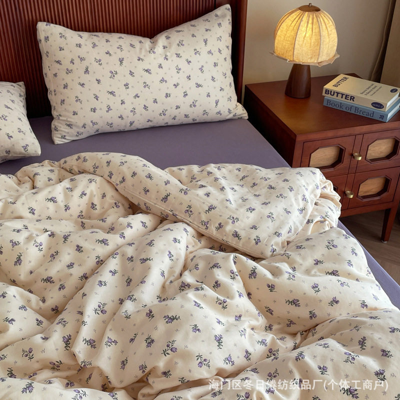 Hiding Romance | Class A Maternal and Infant Grade Cotton Double-layer Yarn Four-piece Set Small Floral Naked Sleeping Cotton Quilt Cover Three-piece Set