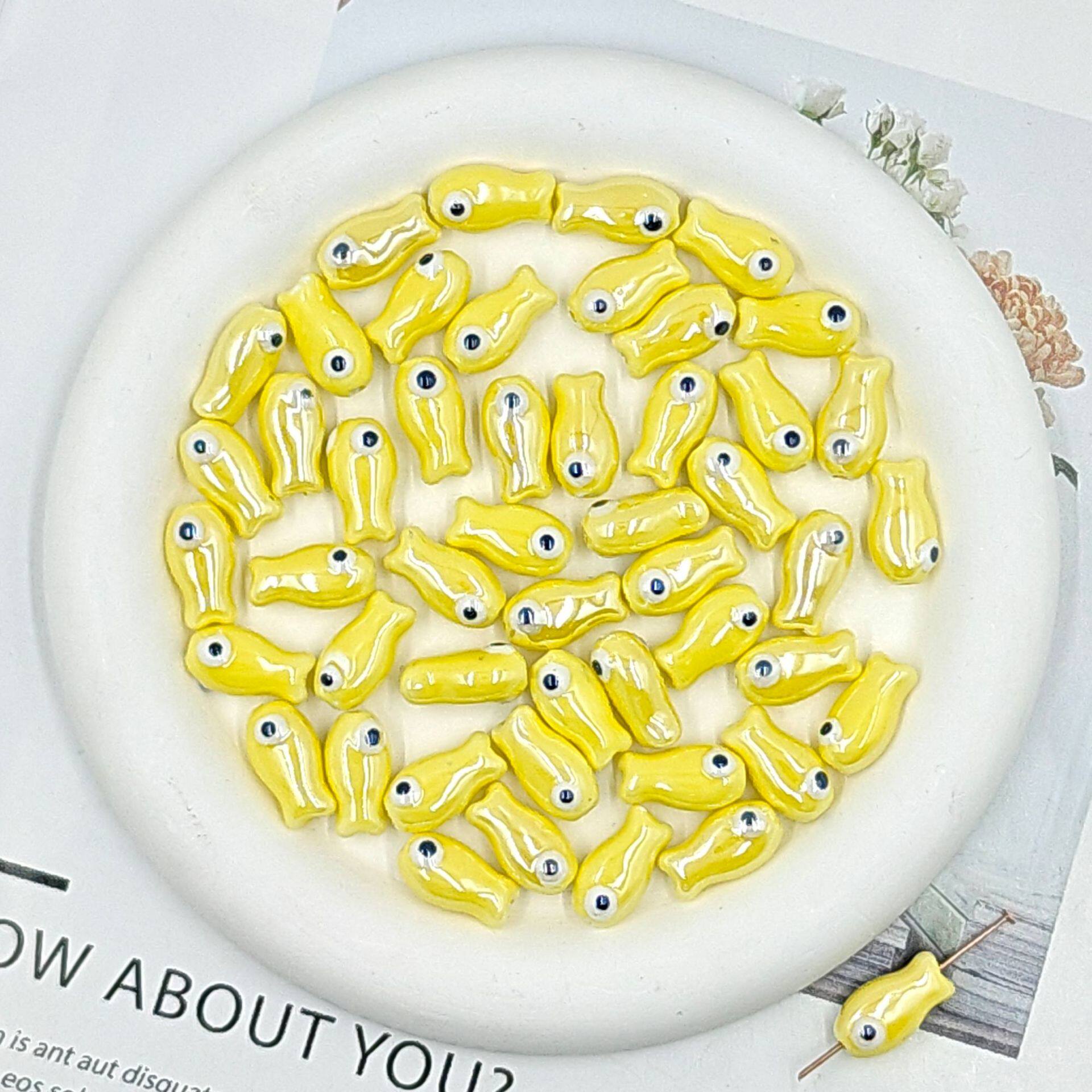 ライトイエロー