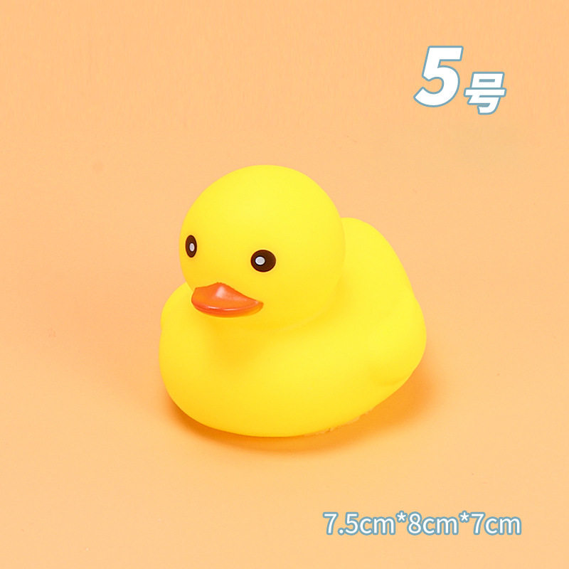 宝宝洗澡戏水玩具儿童软胶捏捏叫发声小黄鸭子婴儿游泳大黄鸭跨境