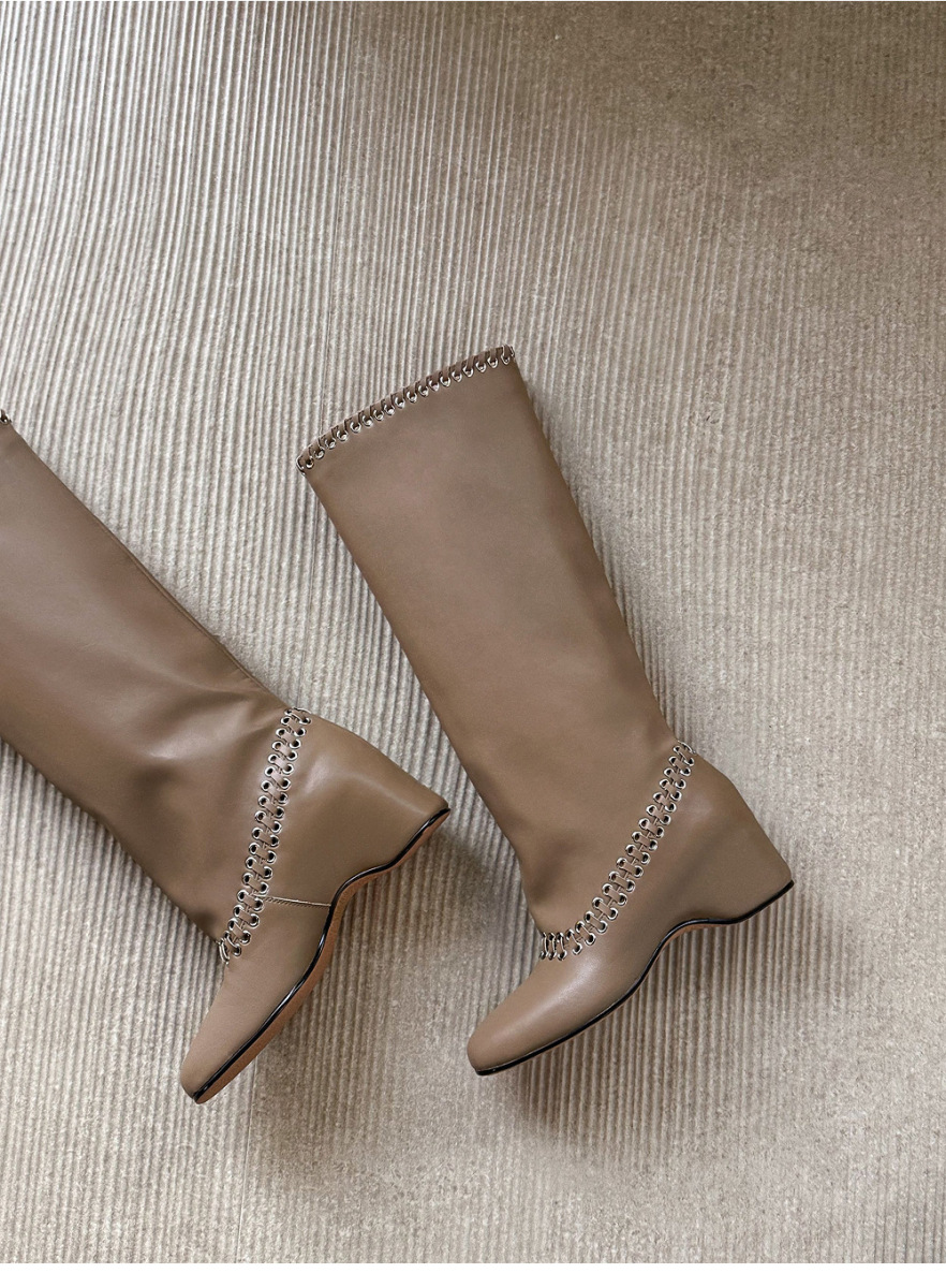 Boot nữ cổ cao ôm bắp chân mũi vuông đính 钉 gót xuồng — Màu đen bên trong, Màu kaki, Trong danh sách đen, Trong danh sách kaki